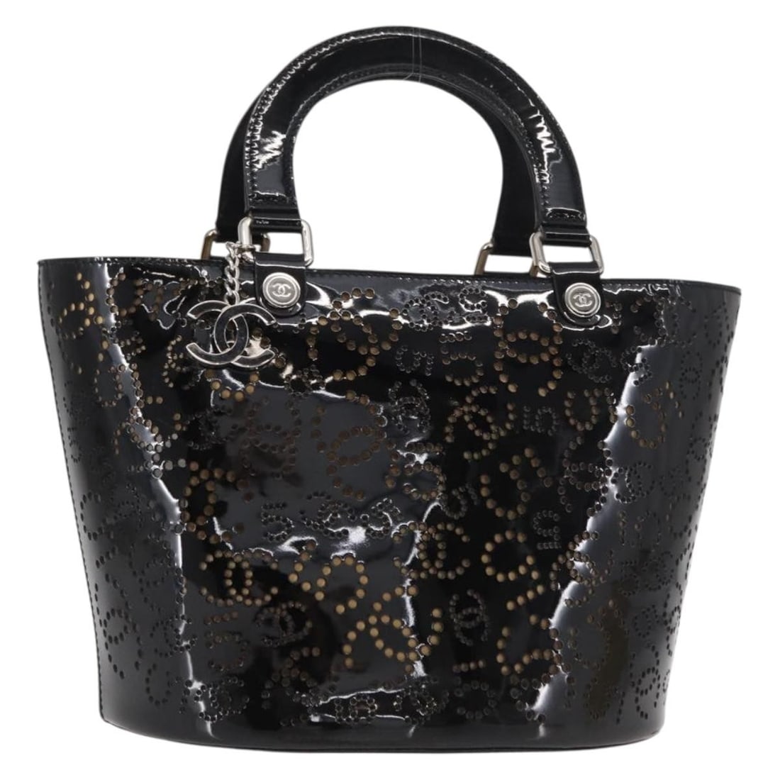 Black Patent Leather Chanel CC No5 Tote Bag 28cm: Black Patent Leather Chanel CC No5 Tote Bag 28cm This Chanel CC No.5 Shopping Tote is crafted from black patent leather, designed for female use. The bag measures 28cm x 24cm x 19cm and is made in Ita