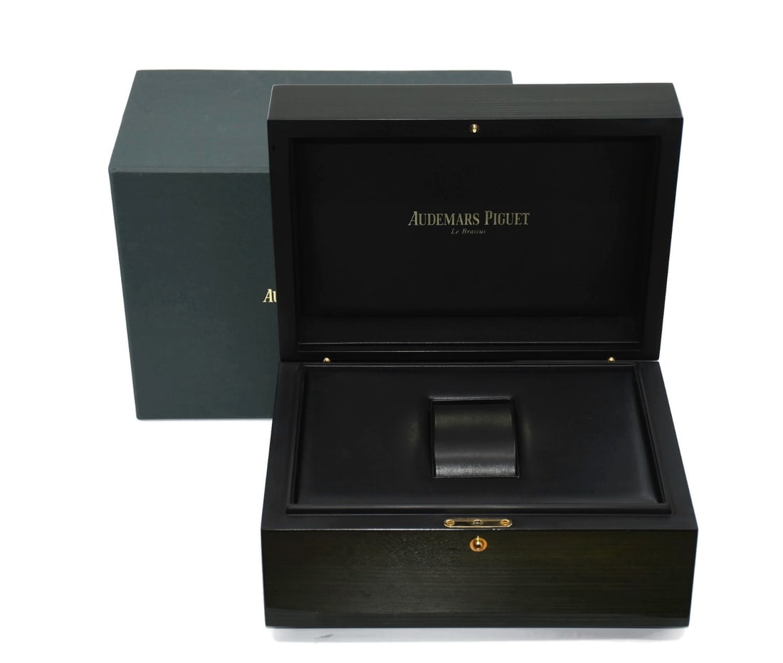 Audemars Piguet Extra Large Presentation Watch Box 11x8x7 Inches: Audemars Piguet Extra Large Presentation Watch Box 11x8x7 Inches This exquisite Audemars Piguet Extra Large Watch Box is perfect for storing your timepieces in style. It features a presentation design