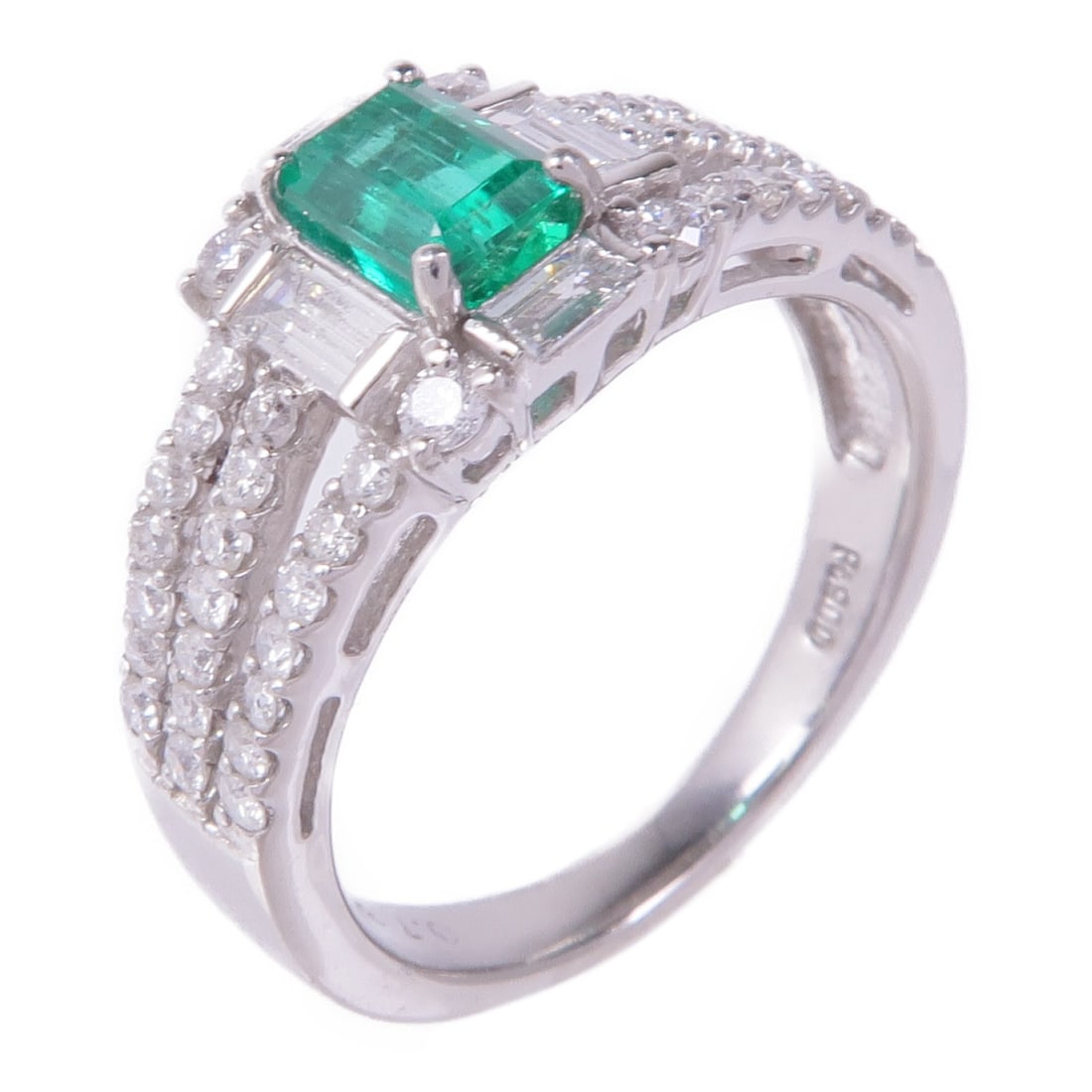 JEWELRY Diamond Ring in PT900 Platinum Size 5.75: JEWELRY Diamond Ring in PT900 Platinum Size 5.75 This exquisite diamond ring is crafted from PT900 platinum, ensuring both durability and elegance. The ring features a clear diamond as the main stone,