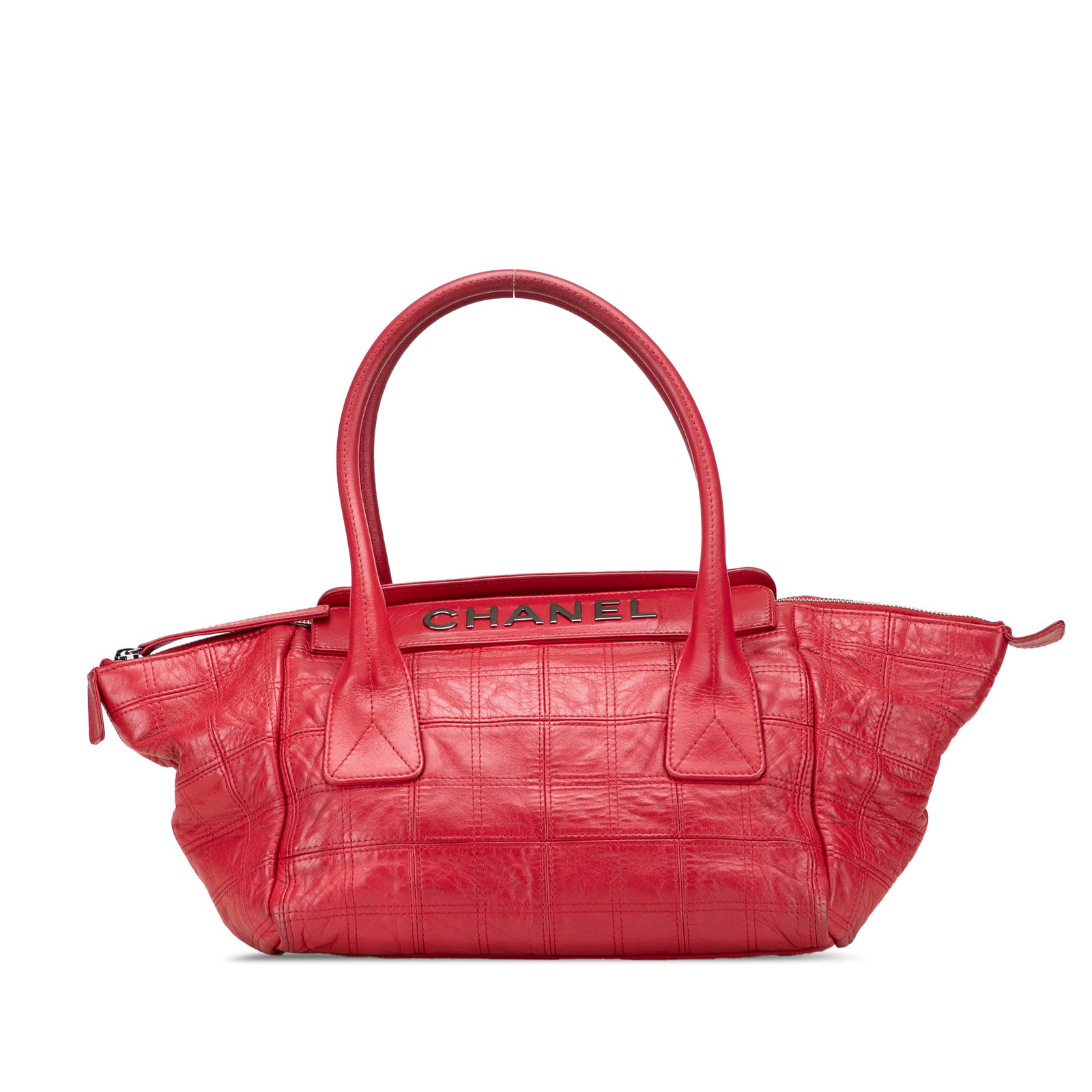 Chanel Red Lambskin Square Stitched Lax Handbag Italy: Chanel Red Lambskin Square Stitched Lax Handbag Italy This Chanel Lambskin Square Stitched Lax Handbag is crafted from luxurious quilted lambskin leather, featuring elegant rolled handles and a secure