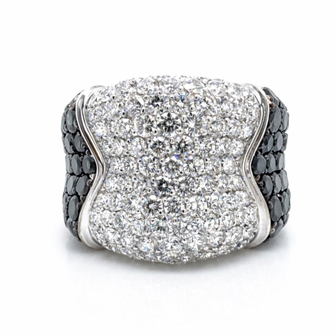 18K White Gold Ring with Black and White Diamonds 15.5 Ct Total: 18K White Gold Ring with Black and White Diamonds 15.5 Ct Total This De Grisogono ring is crafted from 18K white gold and features a striking combination of black and white diamonds. The ring is set w