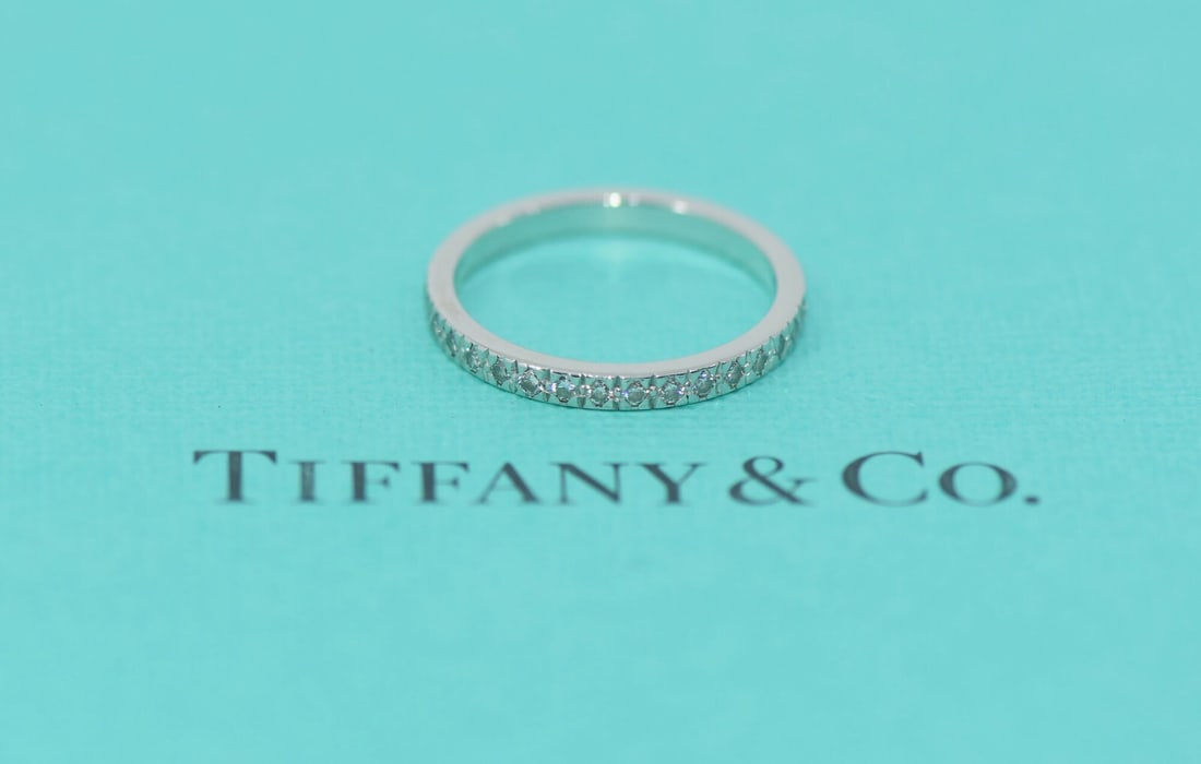 Tiffany & Co Diamond Ring in Platinum Size 5.5 Authentic with Box: Tiffany & Co Diamond Ring in Platinum Size 5.5 Authentic with Box This exquisite Tiffany & Co. diamond ring is crafted from high-quality platinum with a metal purity of 950. The ring is designed with 