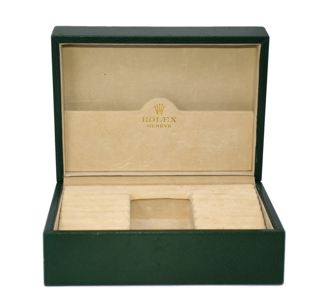Authentic Rolex Green Presentation Box Ref 70.00.08 Missing Pillow: Authentic Rolex Green Presentation Box Ref 70.00.08 Missing Pillow This authentic Rolex presentation box is a stunning green accessory, perfect for showcasing your watch. Designed for single watch sto