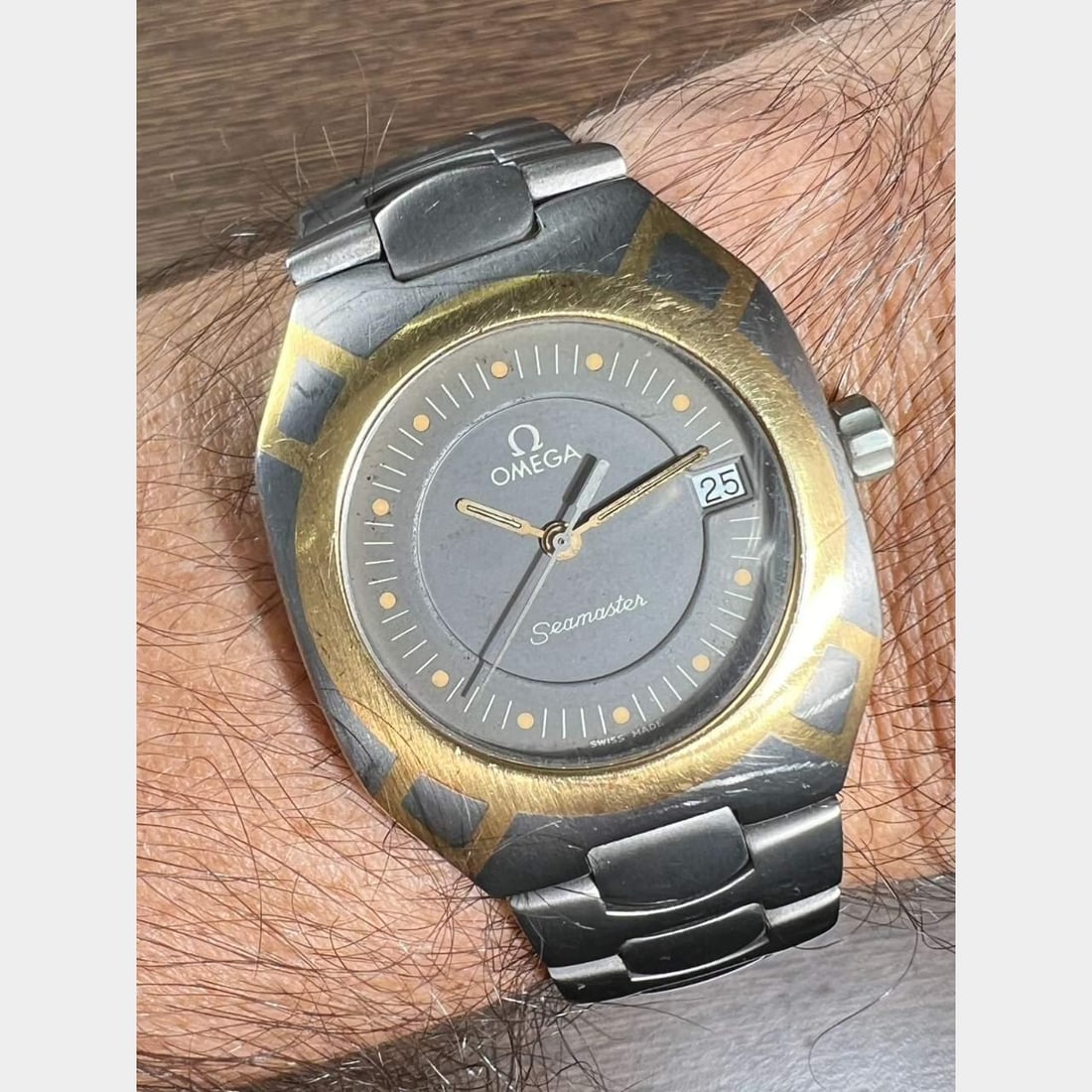 OMEGA Seamaster Titanium Watch 32mm Quartz with 18K Gold Accents: OMEGA Seamaster Titanium Watch 32mm Quartz with 18K Gold Accents Discover the elegance of this OMEGA Seamaster Watch, crafted from durable titanium and adorned with 18K gold accents. This timepiece co