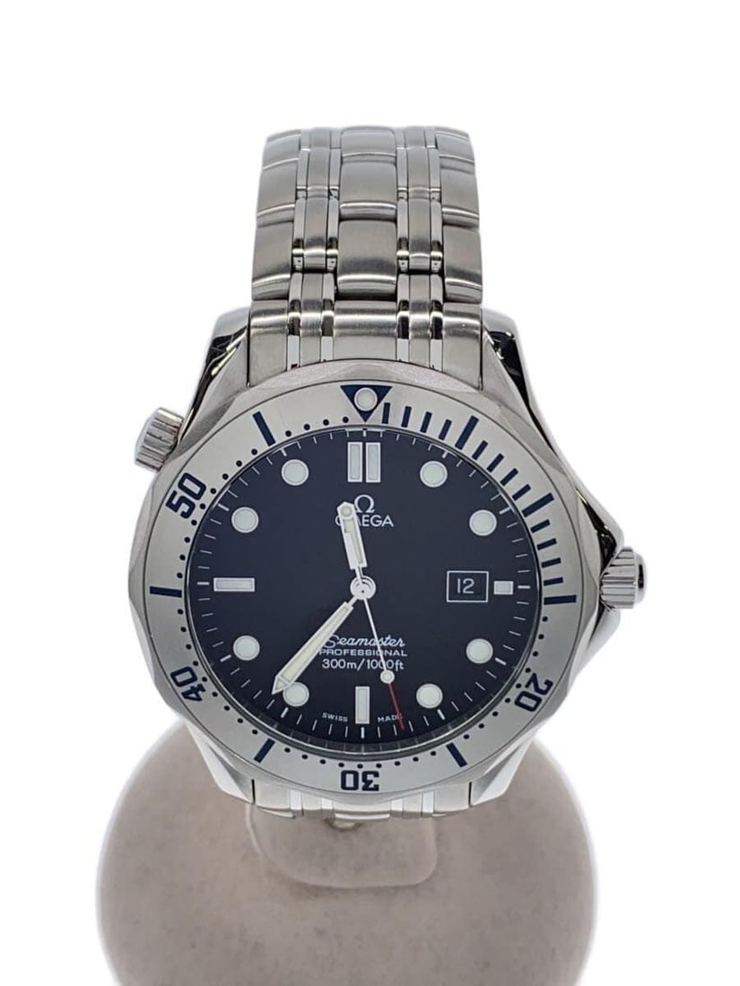 Omega Seamaster 2261.50 Swiss Men's Quartz Wristwatch: Omega Seamaster 2261.50 Swiss Men's Quartz Wristwatch This OMEGA SEAMASTER Quartz 2261.50 is a men's wristwatch crafted in Switzerland. It features a slightly used condition and is designed for a wris