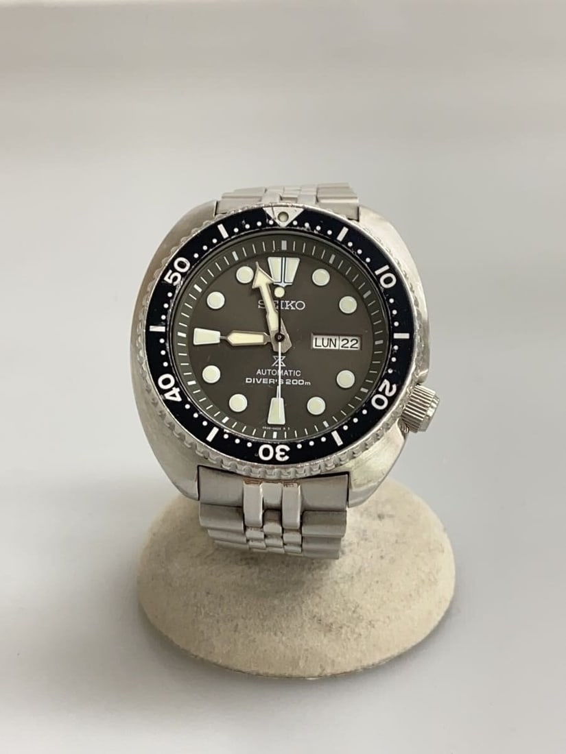 Seiko Prospex stainless steel diver wristwatch 4R36-04Y0: Seiko Prospex stainless steel diver wristwatch 4R36-04Y0 This SEIKO Prospex Diver 4R36-04Y0 men's wristwatch features a stainless steel case and band in a silver tone. Made in Japan, it is designed fo