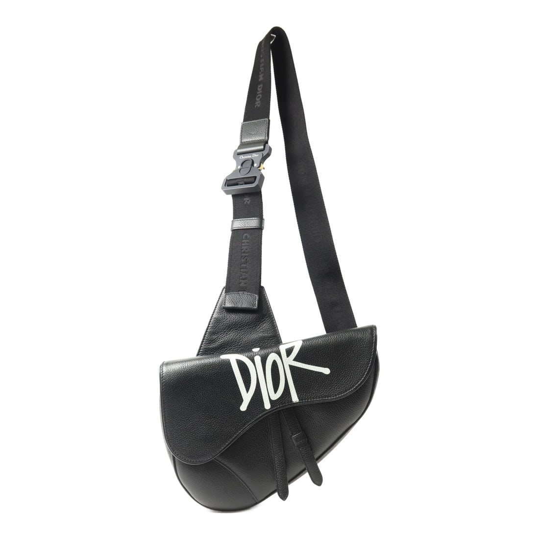 Dior x Stussy Black Calfskin Saddle Shoulder Bag: Dior x Stussy Black Calfskin Saddle Shoulder Bag This Christian Dior x Stussy Saddle Bag is crafted from black calfskin leather and features a distinctive shoulder bag style. Designed for unisex use, 