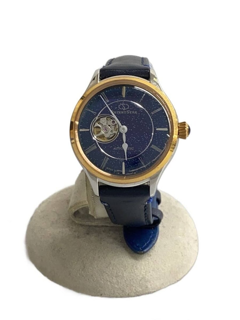 Orient Star Navy Leather Men's Wristwatch 55C2-UAE0: Orient Star Navy Leather Men's Wristwatch 55C2-UAE0 This ORIENT STAR 55C2-UAE0 men's wristwatch features a navy dial and a leather band. Made in Japan, it showcases a classic design with slight signs 