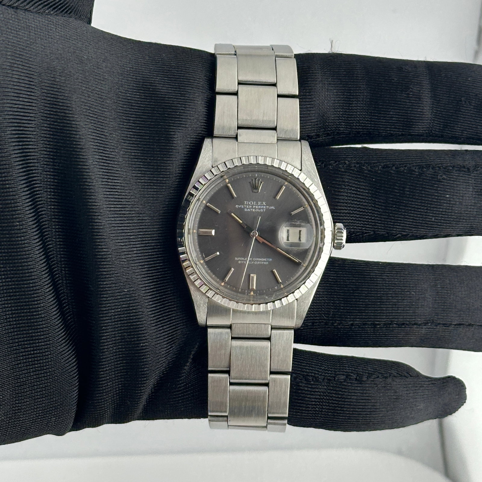 Grey Stick Dial Datejust Ref 1603 with Oyster Folded Bracelet: Grey Stick Dial Datejust Ref 1603 with Oyster Folded Bracelet This Rolex Datejust features a grey stick dial and an engine-turned bezel, paired with an Oyster folded bracelet. Designed for men, this t