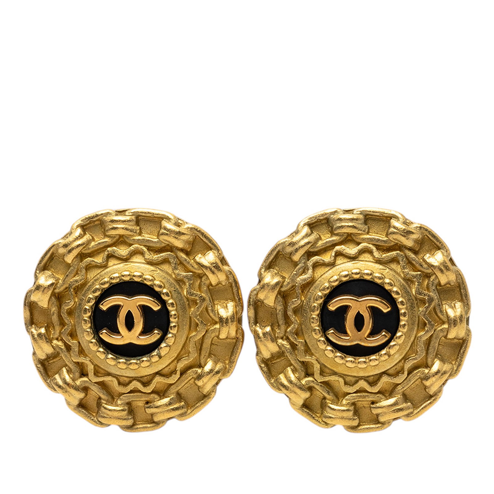 Chanel Round Clip On Earrings with Gold Tone Resin Chain Design: Chanel Round Clip On Earrings with Gold Tone Resin Chain Design These Chanel round clip-on earrings feature gold-tone metal and resin bodies, highlighted by the iconic CC design. They are equipped wit