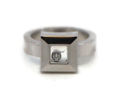 Chopard Happy Diamond 18K White Gold Size 5 Ring: Chopard Happy Diamond 18K White Gold Size 5 Ring This Chopard Happy Diamond ring is crafted from 18K white gold and features a distinctive design with a transparent section showcasing a diamond. The r