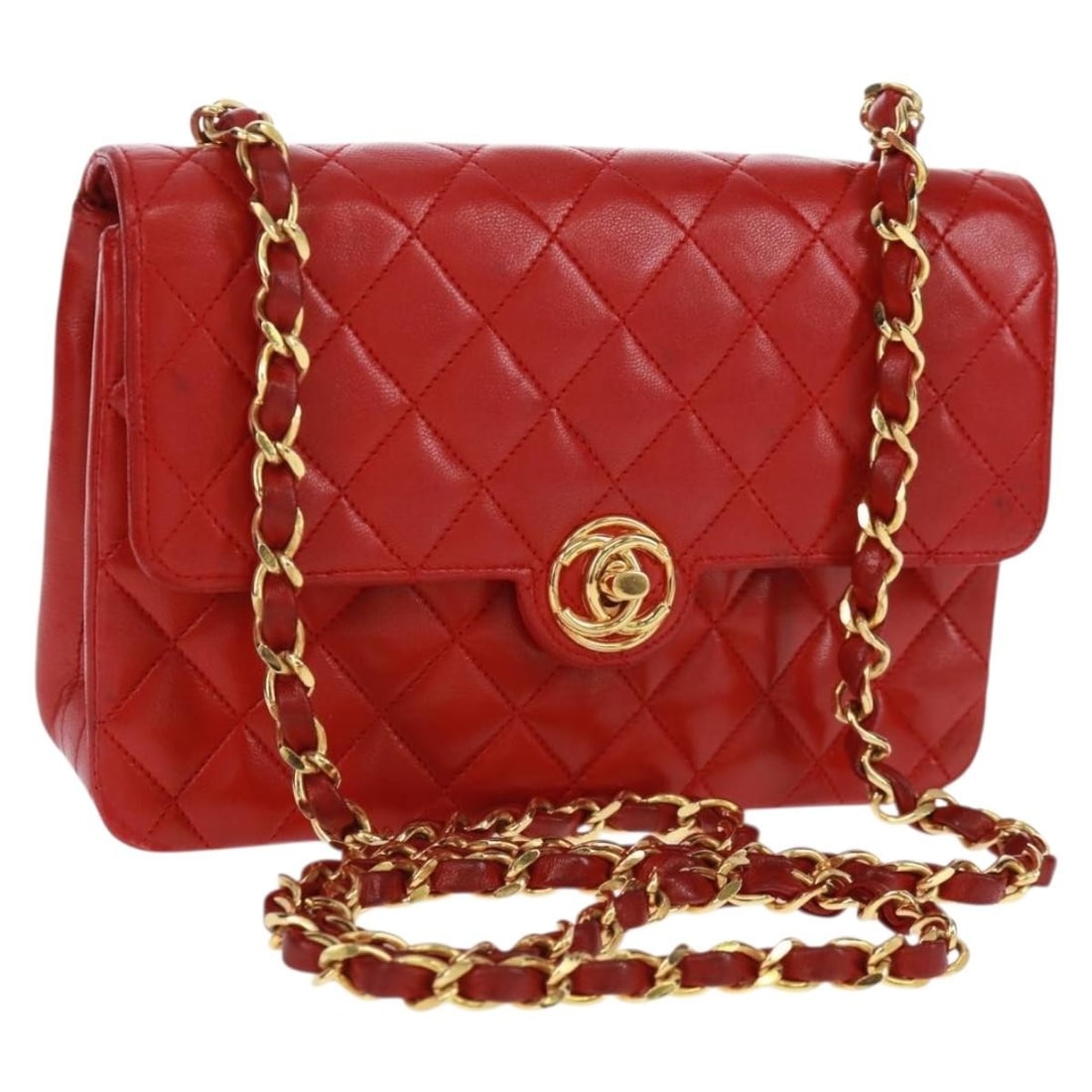 Chanel Red Quilted Lambskin Vintage Chain Flap Shoulder Bag: Chanel Red Quilted Lambskin Vintage Chain Flap Shoulder Bag This Chanel Vintage CC Chain Flap Bag features quilted lambskin leather in a vibrant red color. Designed for female use, it showcases the cl