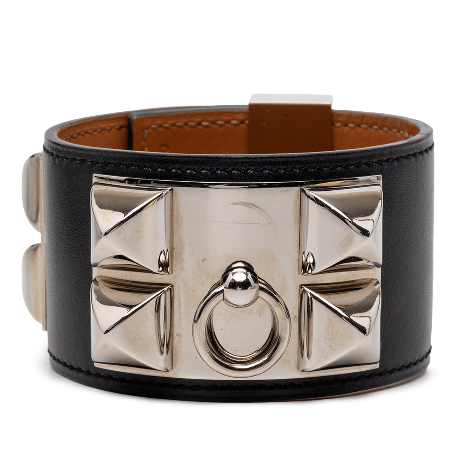 Hermes Collier de Chien Black Swift Leather Bracelet with Palladium Studs Size S: Hermes Collier de Chien Black Swift Leather Bracelet with Palladium Studs Size S This Hermes Collier de Chien bracelet features a black leather body accented with palladium plated metal studs and a sl