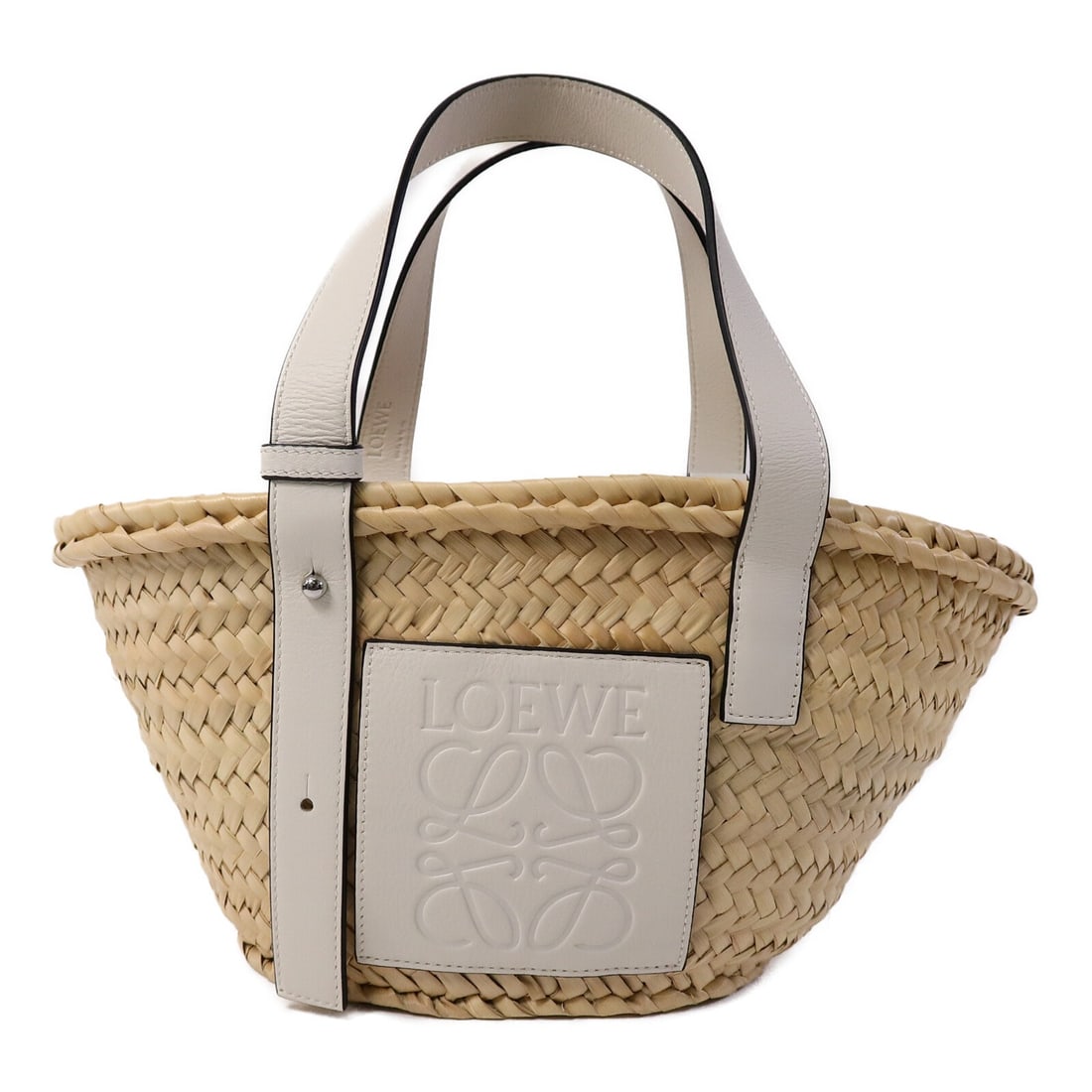 LOEWE white calfskin basket shoulder bag: LOEWE white calfskin basket shoulder bag This LOEWE shoulder bag features a stylish combination of raffia and white calfskin leather, offering a sophisticated and versatile accessory for everyday use.