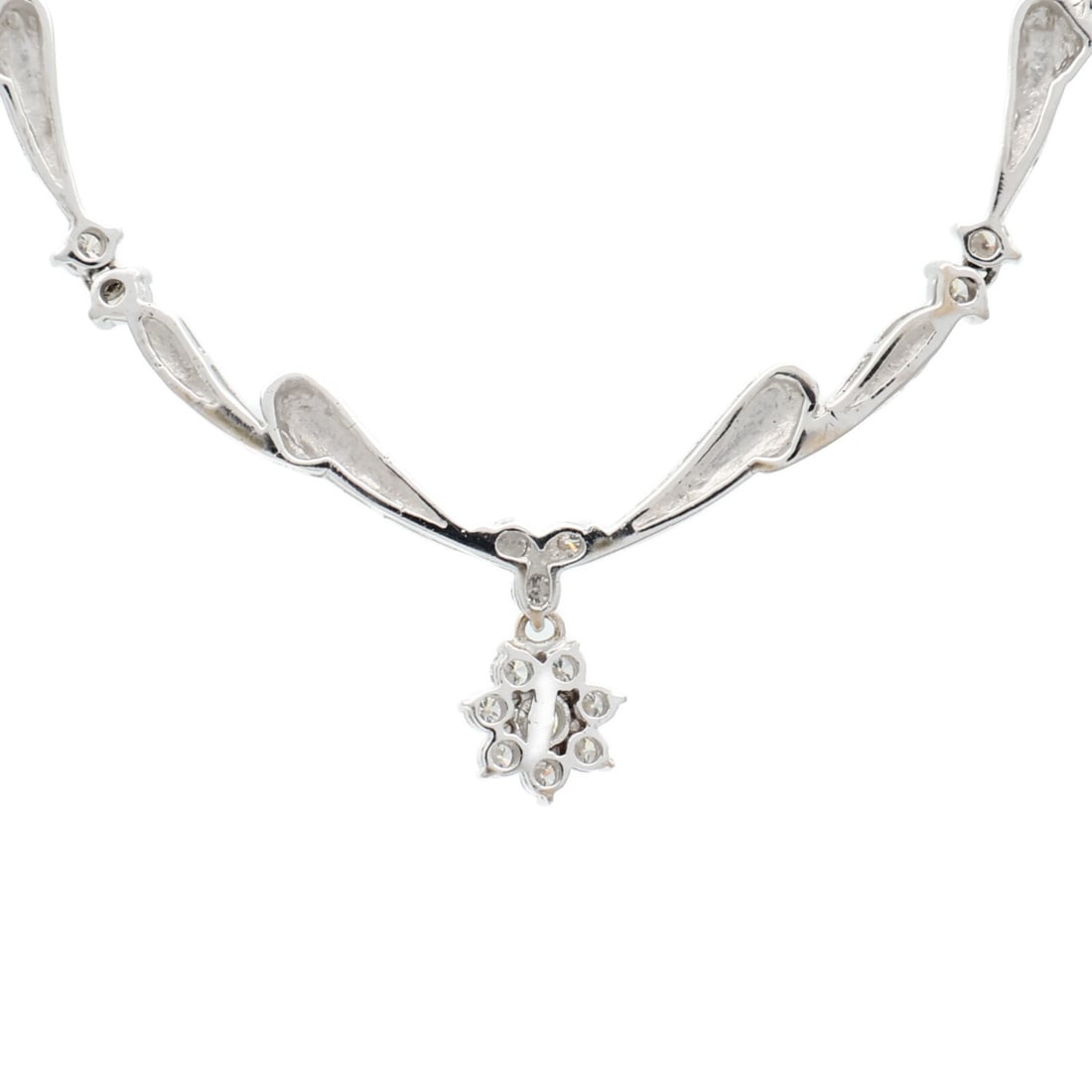 Diamond Pendant Necklace in 18K White Gold for Women: Diamond Pendant Necklace in 18K White Gold for Women This elegant women's necklace features sparkling diamonds set in 18K white gold. Designed in a classic style, the necklace is crafted for a refined