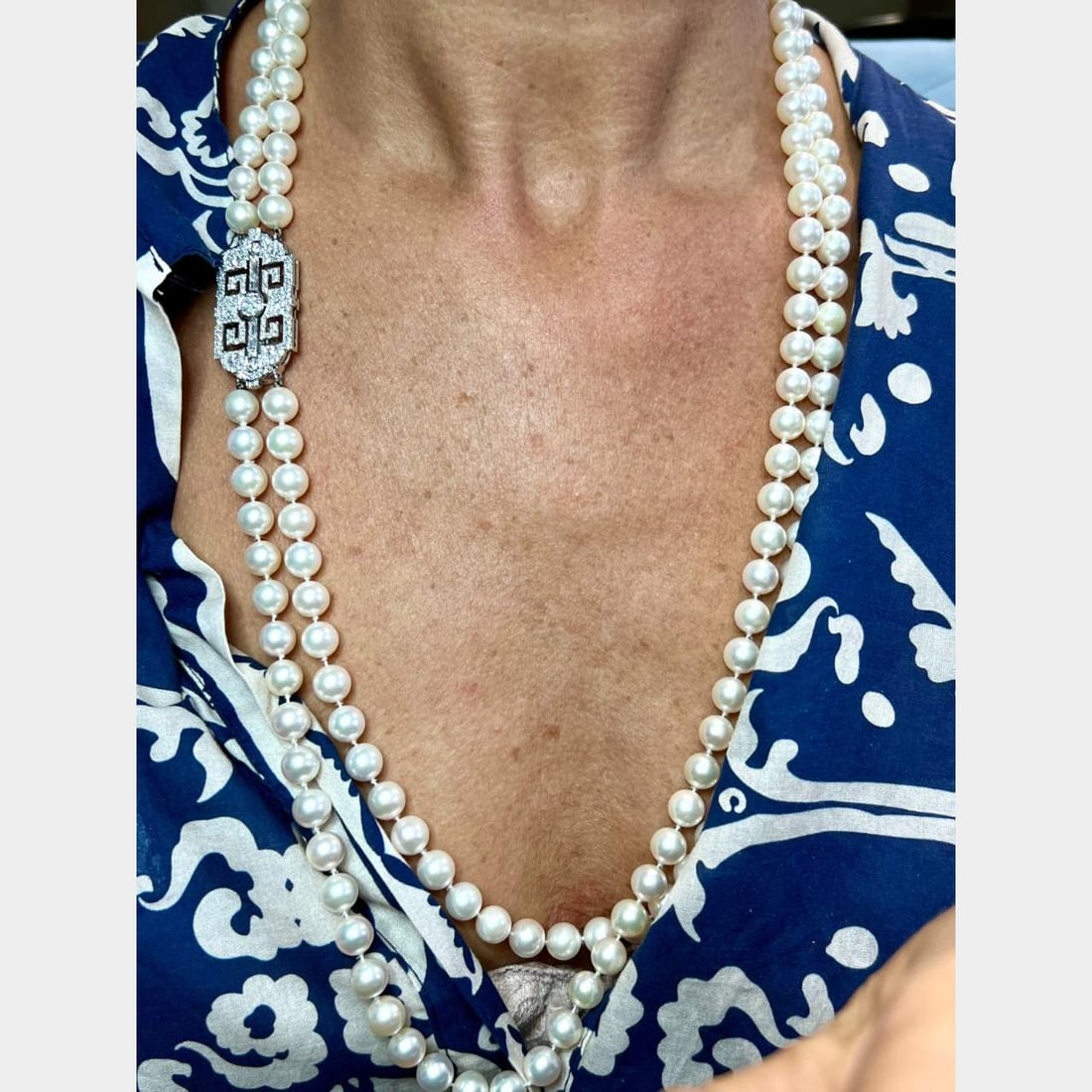 18K White Gold Cultured Pearl Necklace with 130 Diamonds 3.40 Ct: 18K White Gold Cultured Pearl Necklace with 130 Diamonds 3.40 Ct This exquisite 18K White Gold Cultured Pearl Necklace features a luxurious design, weighing 127.4 grams. It is adorned with gem-quality