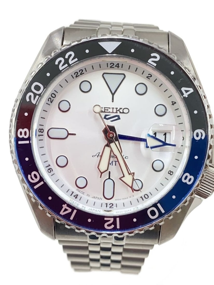 Seiko 5 Sports men's silver wristwatch 4R34-00A0: Seiko 5 Sports men's silver wristwatch 4R34-00A0 This SEIKO 5 Sports 4R34-00A0 men's wristwatch features a silver-tone case and band, crafted in Japan. The watch is pre-owned and shows slight signs of