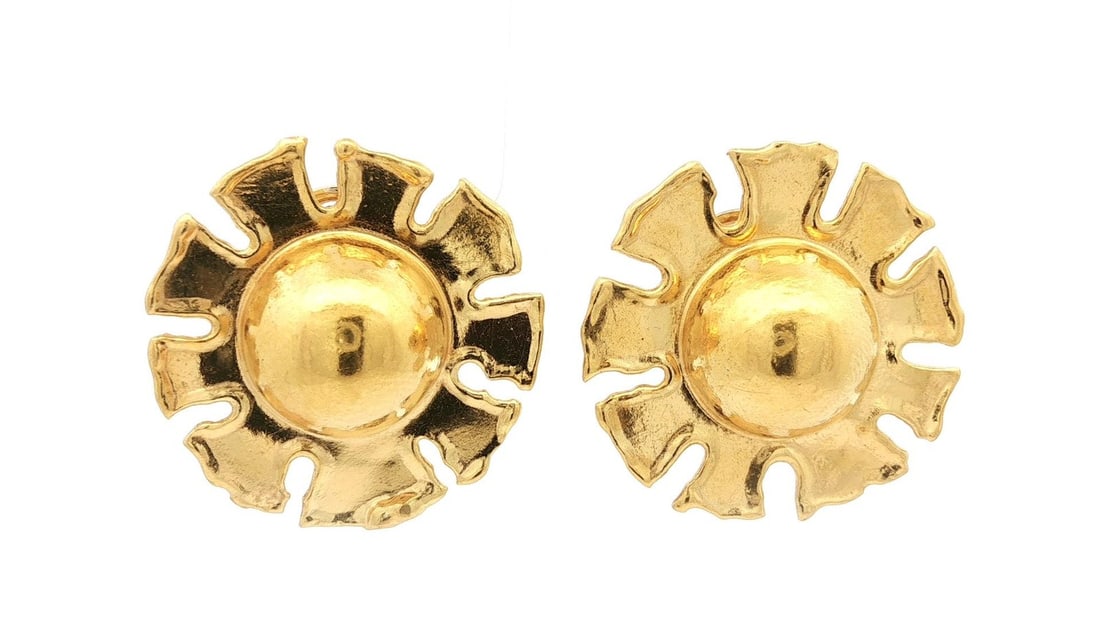 Vintage 22k Yellow Gold 28mm Sunburst Clip On Earrings: Vintage 22k Yellow Gold 28mm Sunburst Clip On Earrings Enhance your accessory collection with these exquisite Vintage Handmade High Karat Yellow Gold Clip On Earrings. Crafted from solid 22k yellow go
