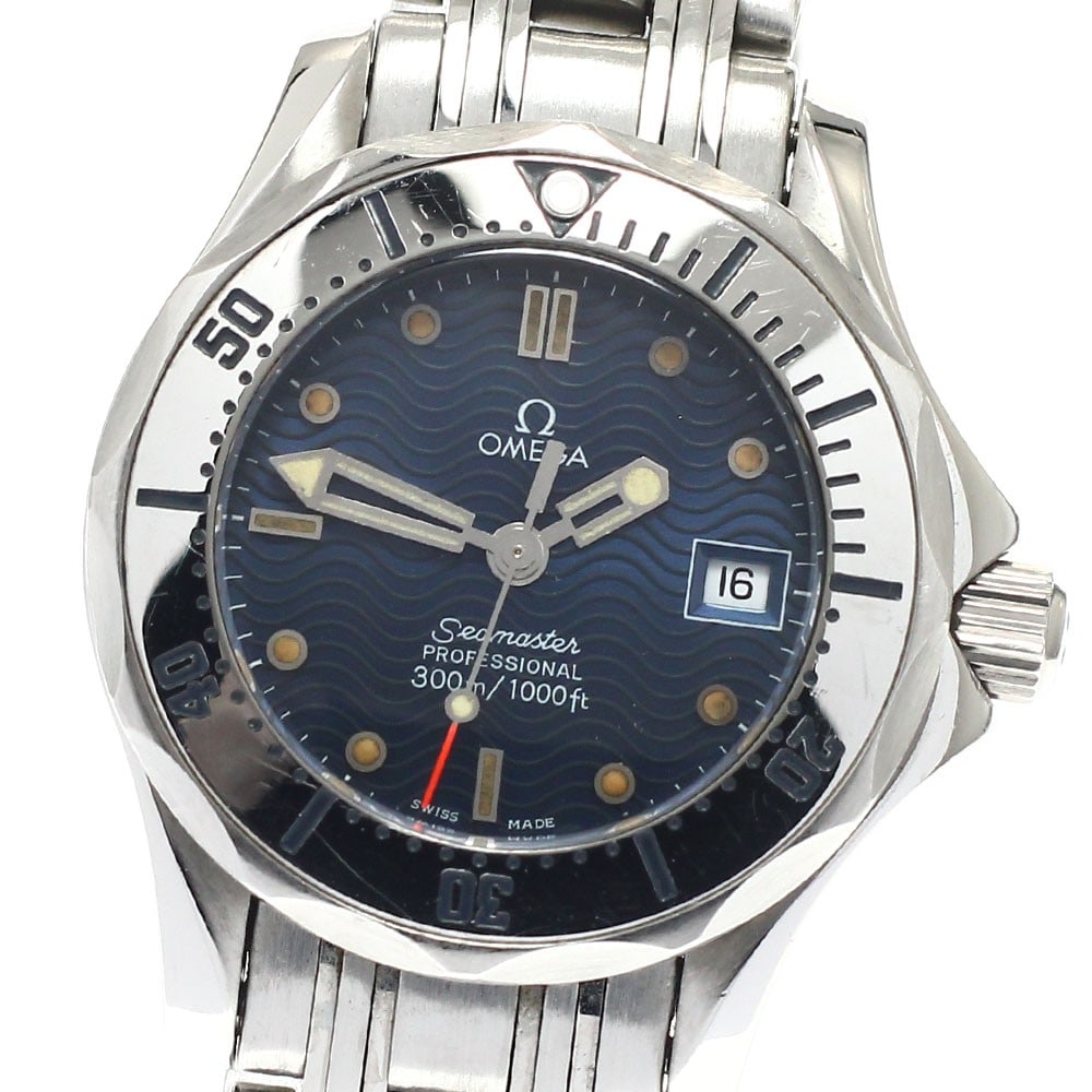 OMEGA Seamaster 300 Date Quartz Ladies Watch 2582.80: OMEGA Seamaster 300 Date Quartz Ladies Watch 2582.80 This Omega Seamaster 300 Date Quartz ladies wristwatch features a stainless steel case and band with a navy dial. The watch is powered by a quartz 