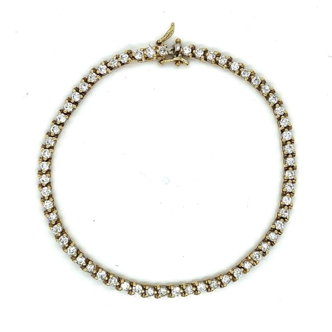 18K Yellow Gold 3.50 Ct Diamond Tennis Bracelet with 59 Stones: 18K Yellow Gold 3.50 Ct Diamond Tennis Bracelet with 59 Stones This stunning 18K Yellow Gold tennis bracelet features a total of 59 diamonds, with an approximate weight of 3.50 ct. The diamonds are gr