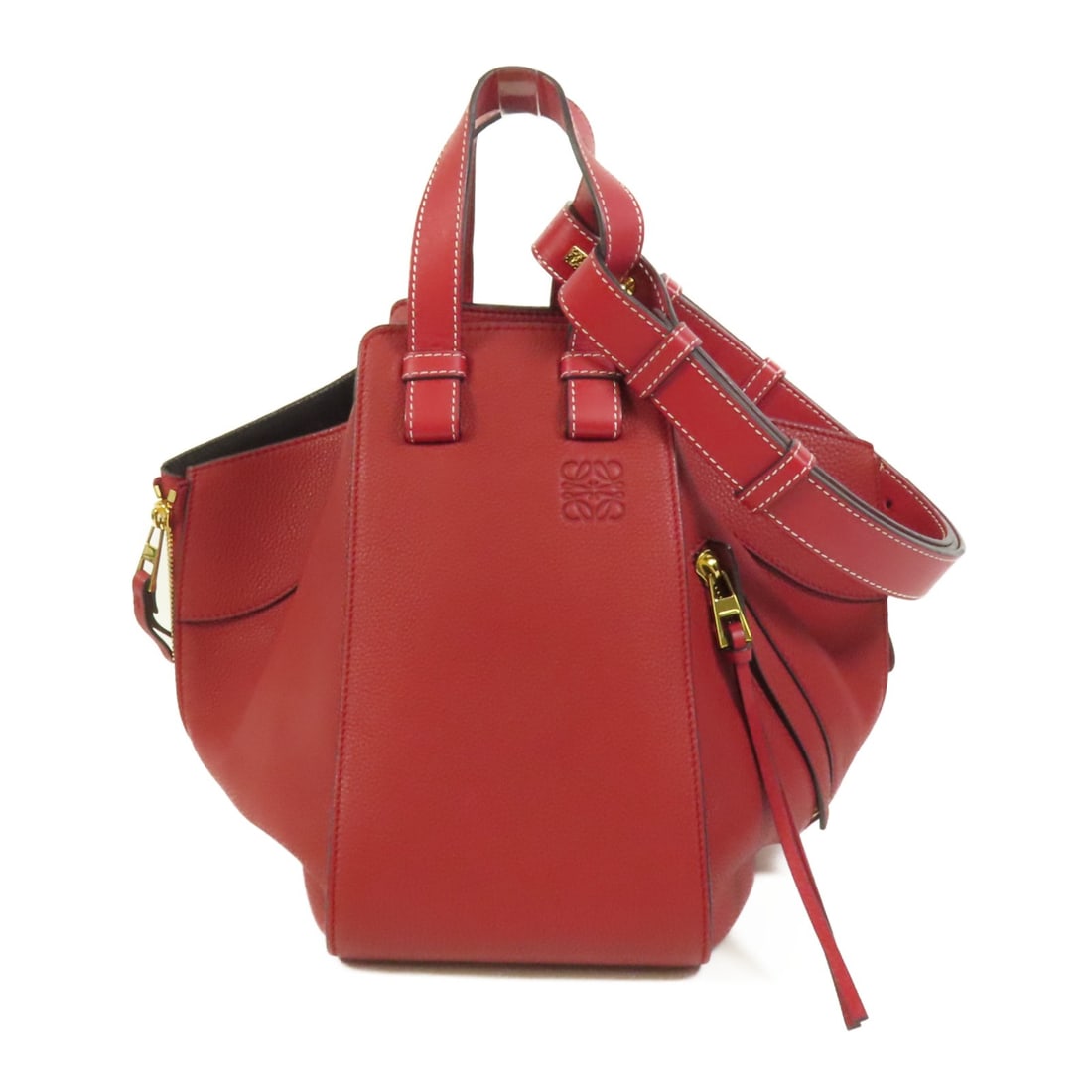 LOEWE Hammock Small 2way Shoulder Bag Red Calfskin Leather: LOEWE Hammock Small 2way Shoulder Bag Red Calfskin Leather This LOEWE Hammock Small 2way Shoulder Bag is a stunning accessory crafted from high-quality calfskin leather in a vibrant red hue. It featur