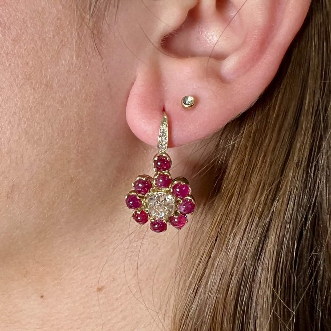 18K Yellow Gold Floral Ruby Diamond Earrings 3.10 Ct VVS Clarity - 4
