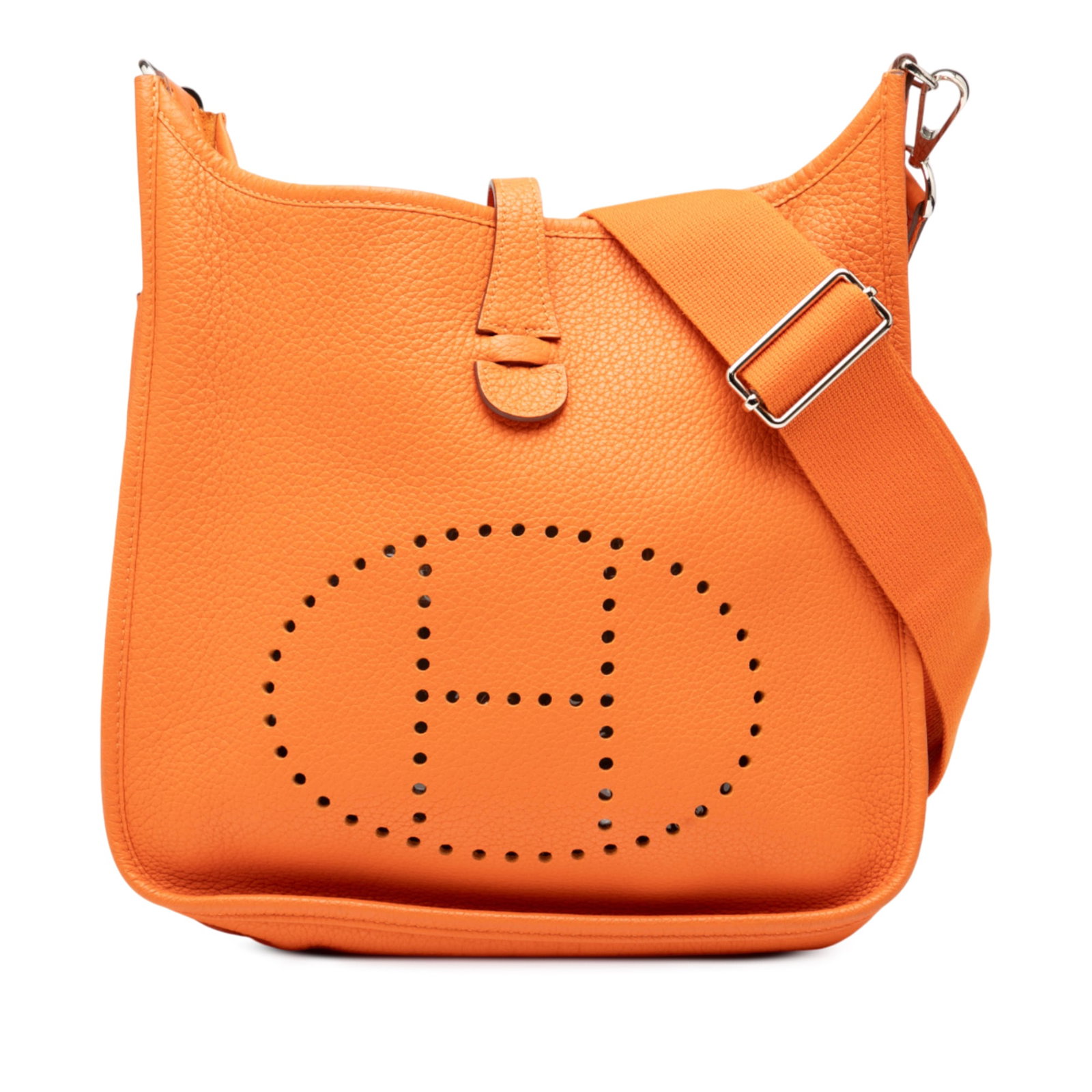 Hermes Clemence Evelyne III 29 Orange Leather Bag: Hermes Clemence Evelyne III 29 Orange Leather Bag Introducing the Hermes Clemence Evelyne III 29, an elegant and stylish bag crafted from premium Clemence leather in a vibrant orange hue. This bag fea