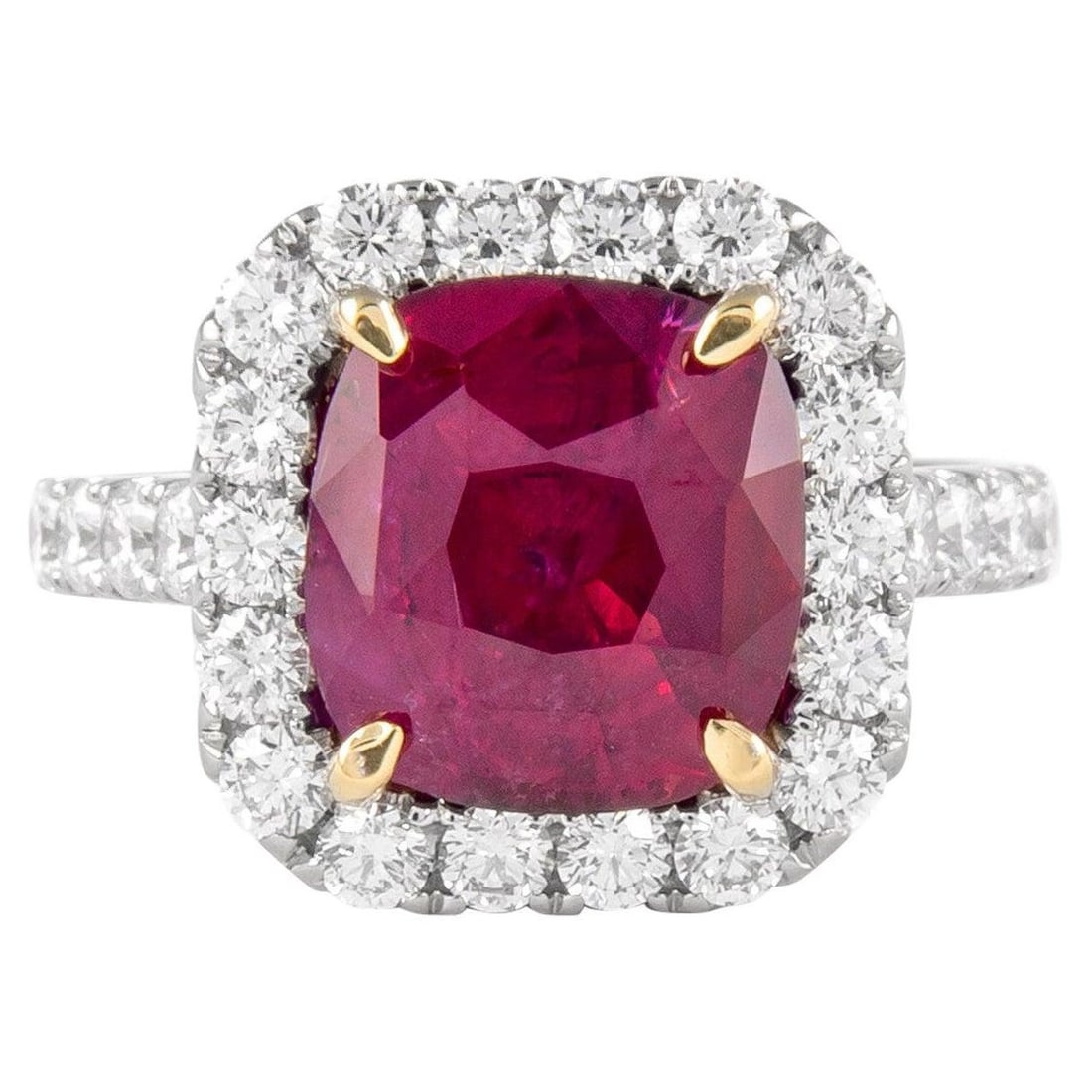 GIA Certified 5.24ct No Heat Ruby Diamond Ring 18k Gold: GIA Certified 5.24ct No Heat Ruby Diamond Ring 18k Gold This stunning ring features a GIA Certified 5.24 ct no heat ruby, beautifully complemented by 28 round brilliant diamonds totaling 1.24 ct. The 
