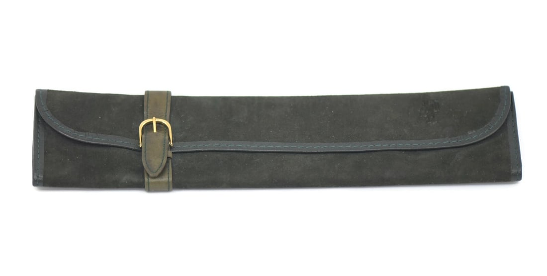 Green Leather Travel Watch Pouch by Audemars Piguet Vintage: Green Leather Travel Watch Pouch by Audemars Piguet Vintage This is a vintage Audemars Piguet travel watch pouch crafted from green leather. It is designed to securely hold a watch during travel or st