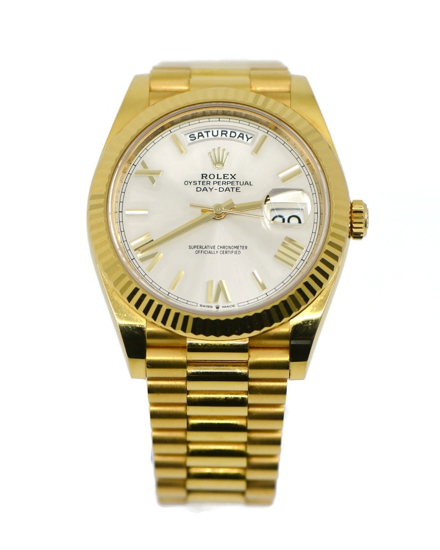 Rolex Day-Date 40mm 18K Yellow Gold Watch Model 228238 with Box and Papers: Rolex Day-Date 40mm 18K Yellow Gold Watch Model 228238 with Box and Papers Discover the exquisite Rolex Day-Date 40, crafted in luxurious 18K yellow gold. This stunning wristwatch features a mechanica
