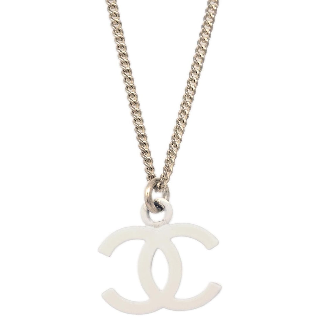 Chanel 04C Silver Plated Chain Pendant Necklace: Chanel 04C Silver Plated Chain Pendant Necklace This exquisite Chanel CC Chain Necklace Pendant showcases timeless elegance and style. Crafted in France, this piece features a stunning silver-plated f
