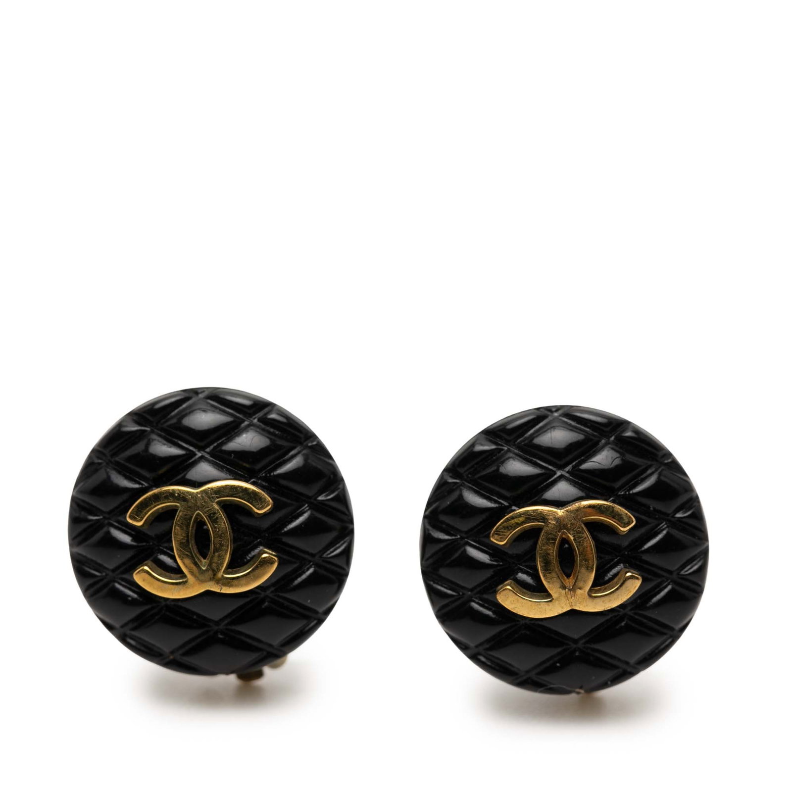Black Quilted Resin Button Earrings with Gold CC Clip On by Chanel: Black Quilted Resin Button Earrings with Gold CC Clip On by Chanel These Chanel earrings feature a quilted black resin body accented with gold-plated CC details and are designed with clip-on closures.