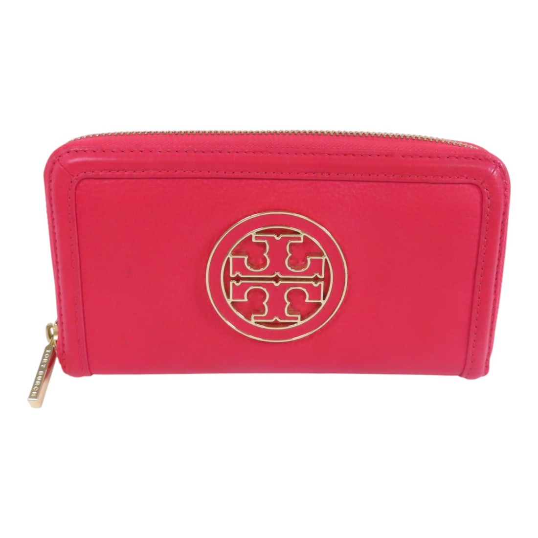 Tory Burch Pink Calfskin GHW Long Wallet Zipper Style: Tory Burch Pink Calfskin GHW Long Wallet Zipper Style This Tory Burch round long wallet features a sleek design crafted from high-quality calfskin leather in a charming pink hue. Perfect for everyday 
