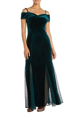 Nightway hunter green velvet ball gown size 6: Nightway hunter green velvet ball gown size 6 This elegant hunter green velvet gown features a cold-shoulder sweetheart neckline, cap sleeves, and a floor-length silhouette with skirt splits revealing