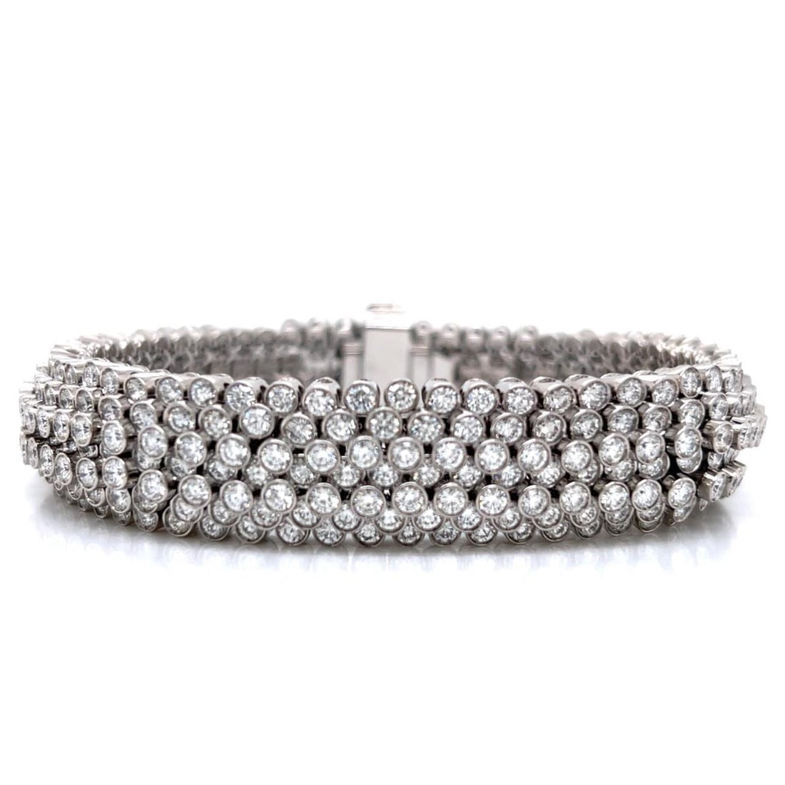 NOURBEL 18K White Gold Diamond Bracelet 28.00 Ct 399 Diamonds: NOURBEL 18K White Gold Diamond Bracelet 28.00 Ct 399 Diamonds This exquisite bracelet features a stunning design crafted from 18K white gold and adorned with a remarkable total of 399 diamonds. Weighi