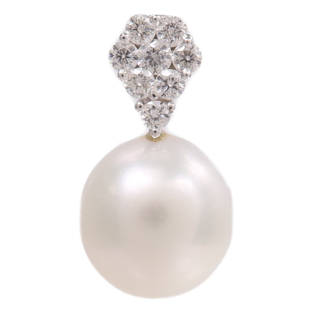 JEWELRY Pearl K18WG White Gold Pendant Top: JEWELRY Pearl K18WG White Gold Pendant Top This elegant pendant top features a lustrous pearl set in 18K white gold, accented with diamond detailing. Designed for women, it showcases a classic white c