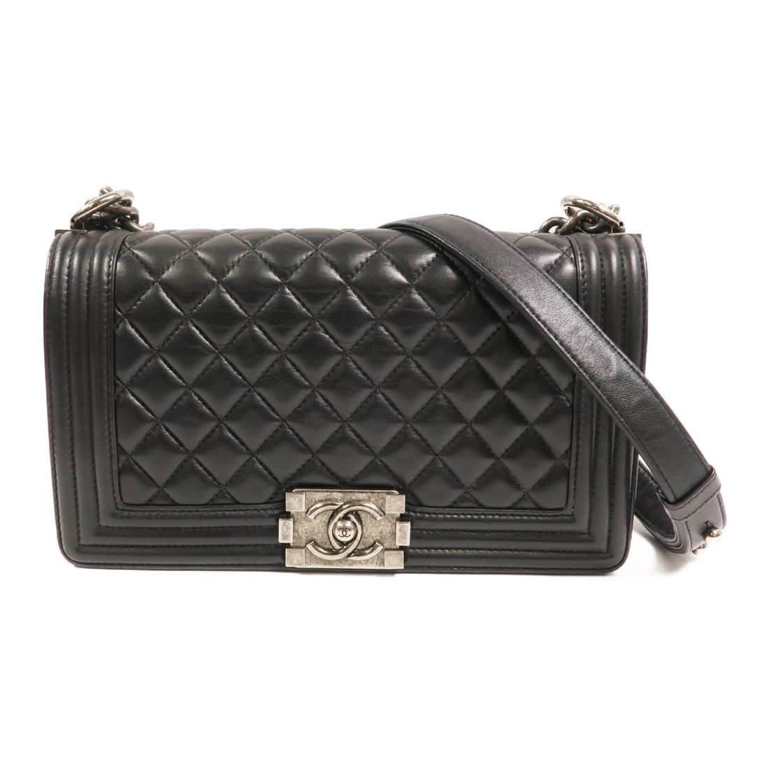 CHANEL Boy 25 Black Lambskin 2way Shoulder Bag A67086: CHANEL Boy 25 Black Lambskin 2way Shoulder Bag A67086 This CHANEL CC Boy 25 chain shoulder handbag is crafted from luxurious black lambskin leather, featuring a versatile 2-way shoulder bag design. Th