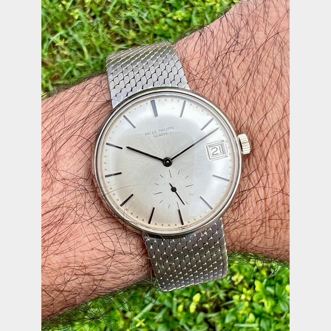 Patek Philippe 1960s 18K White Gold Calatrava Automatic Watch Model 3445: Patek Philippe 1960s 18K White Gold Calatrava Automatic Watch Model 3445 Discover the elegance of this Patek Philippe Calatrava Automatic Watch from the 1960s, crafted in luxurious 18K white gold. Thi