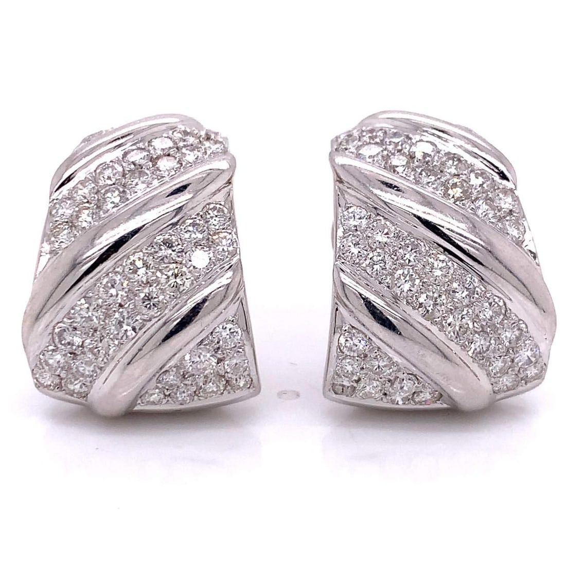 18K White Gold 5.00 Ct Diamond Earrings with 82 Diamonds: 18K White Gold 5.00 Ct Diamond Earrings with 82 Diamonds These exquisite diamond earrings are crafted from 18K white gold and feature a stunning total diamond weight of approximately 5.00 carats. Set 
