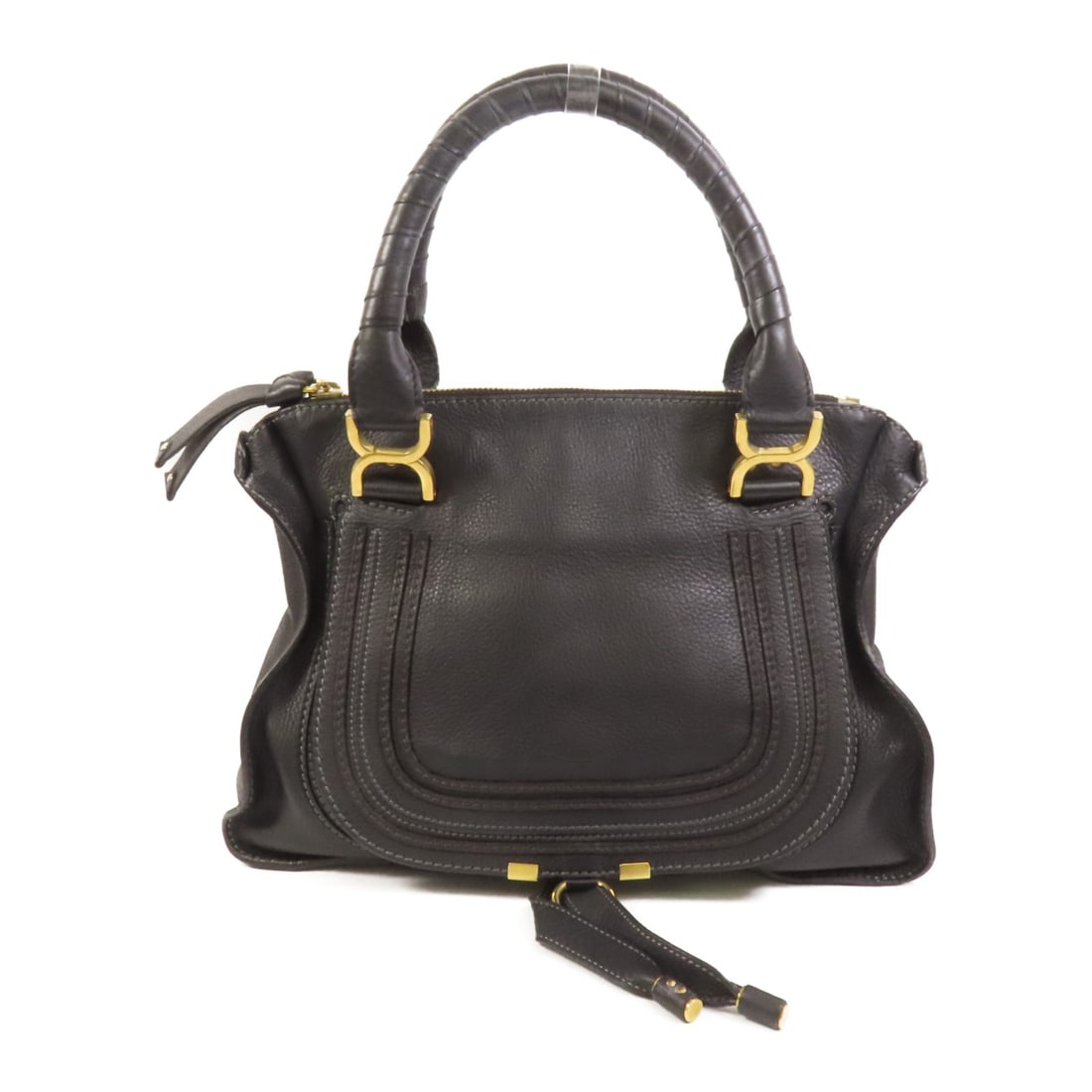 Chloe Marcie Black Calfskin Leather Shoulder Bag with Gold Hardware: Chloe Marcie Black Calfskin Leather Shoulder Bag with Gold Hardware This Chloe Marcie shoulder bag is crafted from black calfskin leather and features a classic silhouette. Designed for women, the bag
