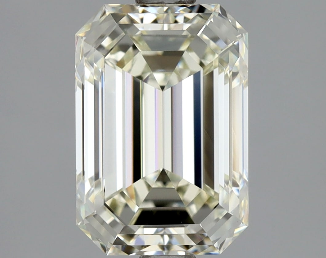 Loose Diamond - EMERALD 2.2ct K VVS1: Loose Diamond - EMERALD 2.2ct K VVS1 Source: Natural Mined Diamond Shape: EMERALD Carats: 2.2 Color: K Clarity: VVS1 Certification: GIA Condition: Pre-Owned PLEASE NOTE: Framed, Large, or heavy items 