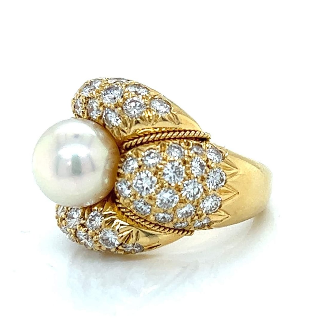 Elegant 18K Yellow Gold Pearl Diamond Ring 3.50 Ct D-F VVS-VS (1 of 4)