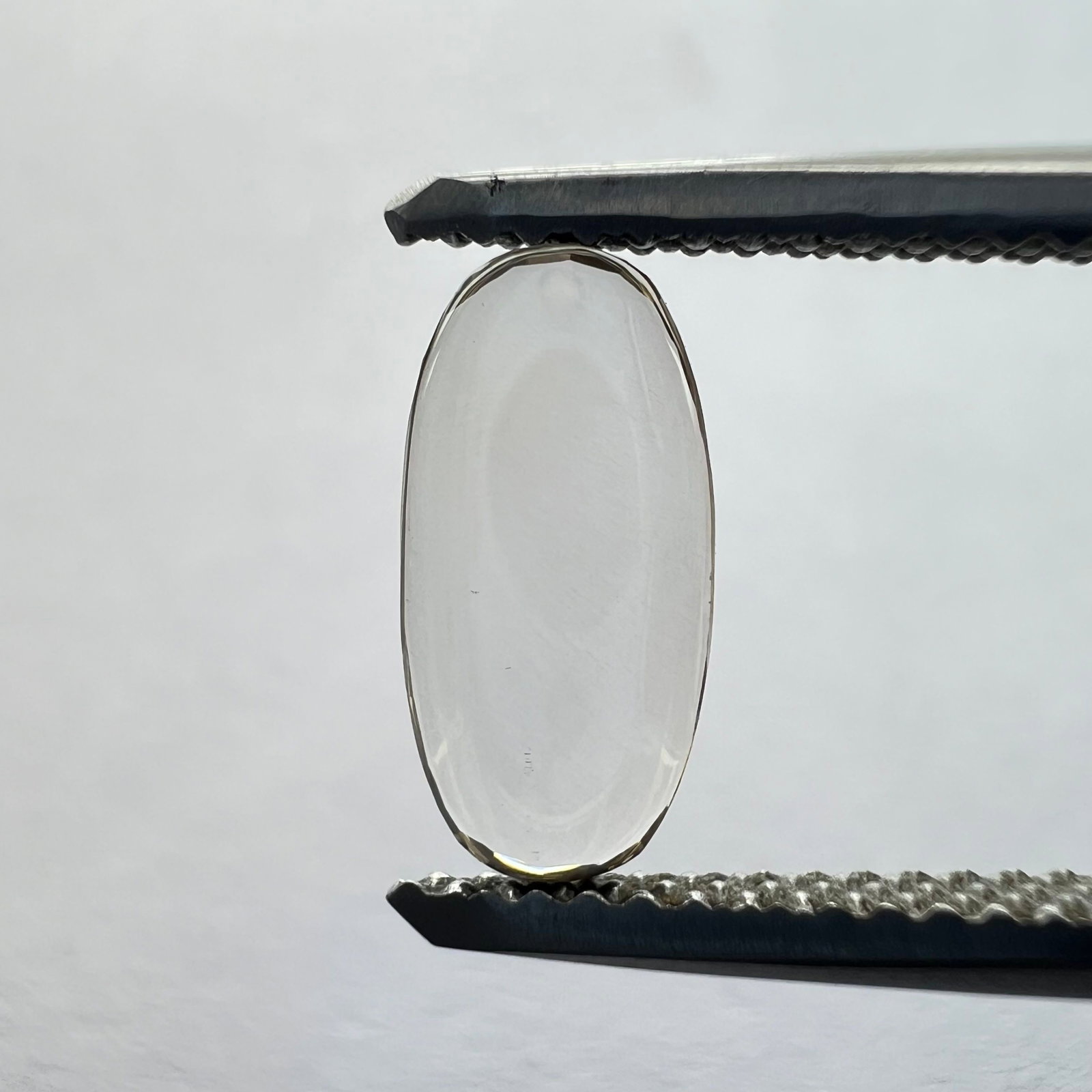 Loose Diamond - OVAL 0.81ct Brown VS1: Loose Diamond - OVAL 0.81ct Brown VS1 Source: This is a real non-mined Diamond that has been grown in a lab Shape: OVAL Carats: 0.81 Color: Brown Certification: NONE PLEASE NOTE: Framed, Large, or hea