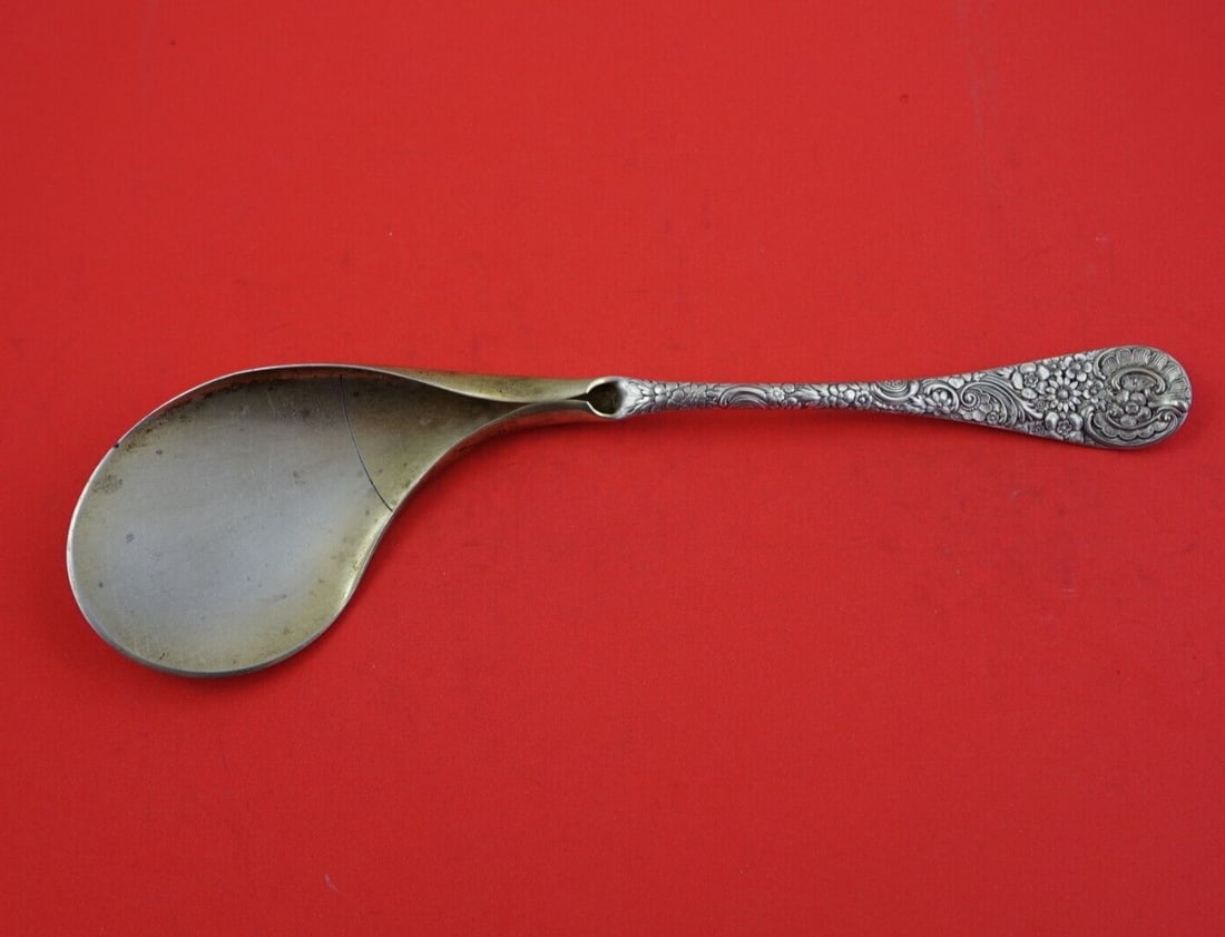 Wood and Hughes Sterling Silver Poached Oyster Server 10 1/4 Gold Wash: Wood and Hughes Sterling Silver Poached Oyster Server 10 1/4 Gold Wash This exquisite poached oyster server by Wood and Hughes is crafted from high-quality sterling silver (.925) and features a faint 