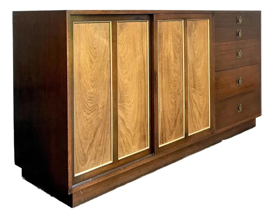 Mid Century Walnut Credenza With Sliding Doors by Harvey Probber: Mid Century Walnut Credenza With Sliding Doors by Harvey Probber This vintage Mid-Century Modern credenza is a distinguished creation by designer Harvey Probber. Crafted from walnut, it features a ref