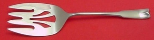 Lunt Colonial Theme Sterling Silver 8 1/8 Inch Serving Fork: Lunt Colonial Theme Sterling Silver 8 1/8 Inch Serving Fork This exquisite serving fork features the elegant Colonial Theme pattern by Lunt, crafted from high-quality sterling silver. Measuring 8 1/8 