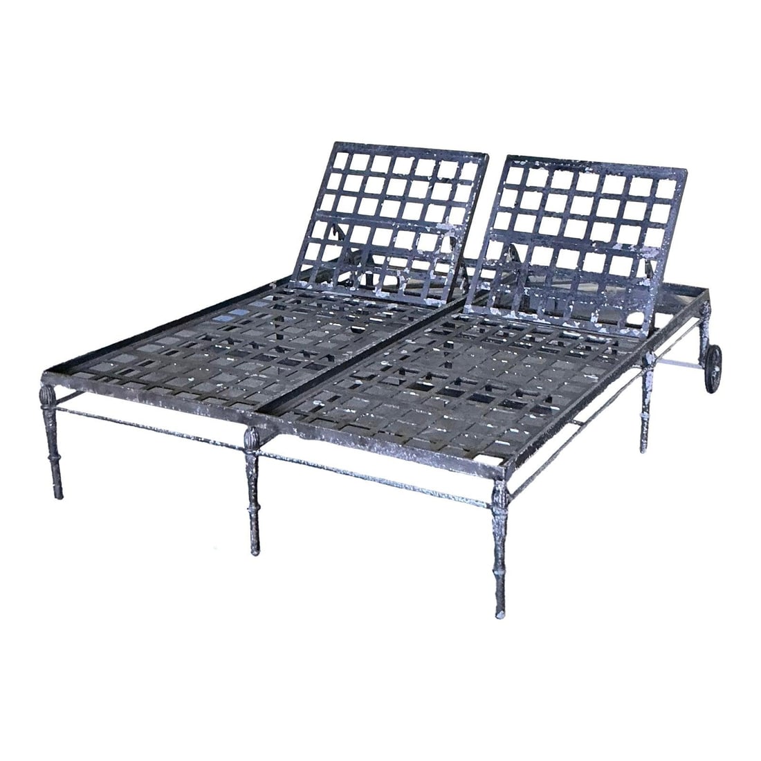 Hollywood Regency Montecito Cast Aluminum Double Chaise Lounge in Michael Taylor Style: Hollywood Regency Montecito Cast Aluminum Double Chaise Lounge in Michael Taylor Style This vintage Hollywood Regency double chaise lounge, known as the "Montecito" design after Michael Taylor, featur