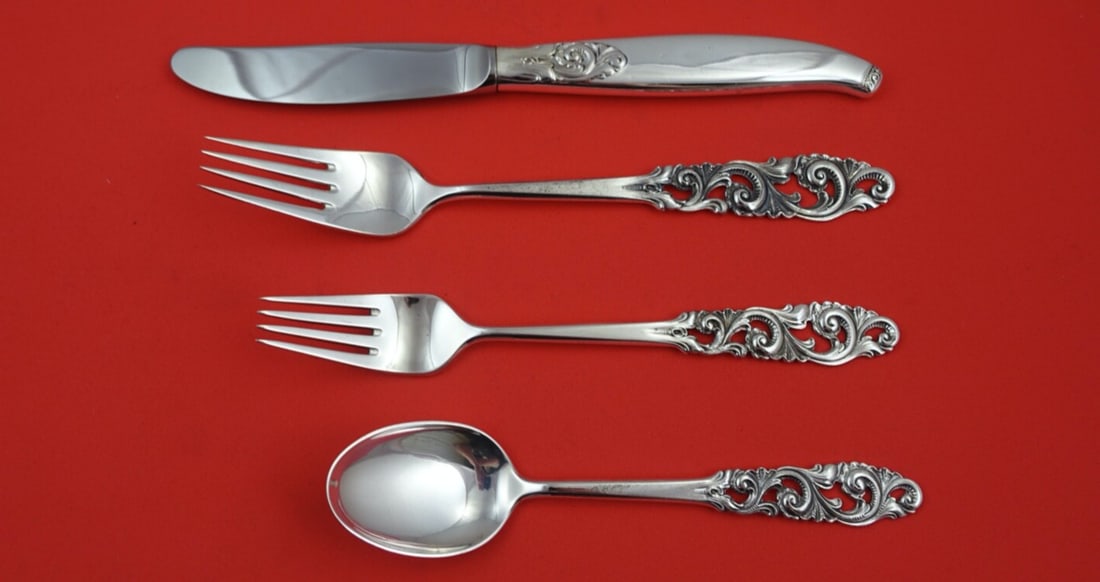 Mylius Brodrene Tele Sterling Silver 4-Piece Dinner Set: Mylius Brodrene Tele Sterling Silver 4-Piece Dinner Set Elevate your dining experience with this exquisite four-piece dinner setting from Mylius Brodrene, featuring the elegant Tele pattern. Crafted f