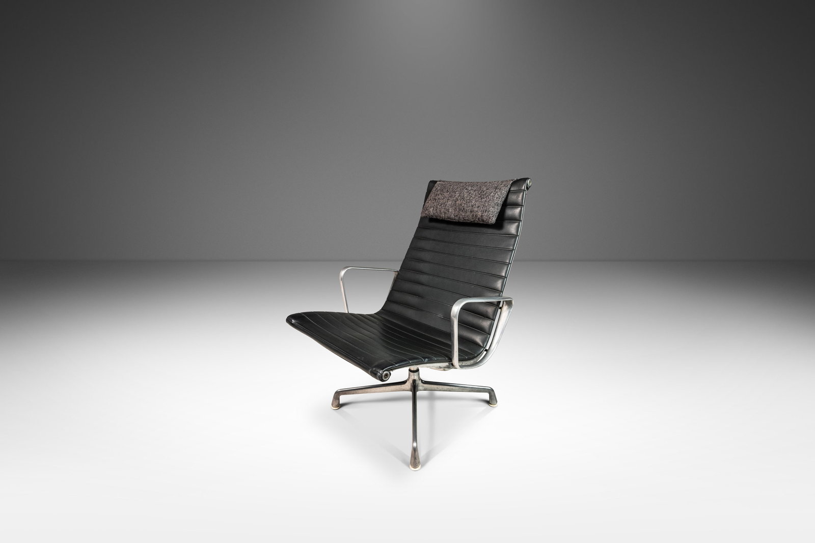 Vintage Mid-Century Modern EA 116 Swivel Chair by Eames for Herman Miller: Vintage Mid-Century Modern EA 116 Swivel Chair by Eames for Herman Miller Presenting a vintage Mid-Century Modern Aluminum Group Model EA 116 Swivel Chair, designed by the iconic duo Charles and Ray E