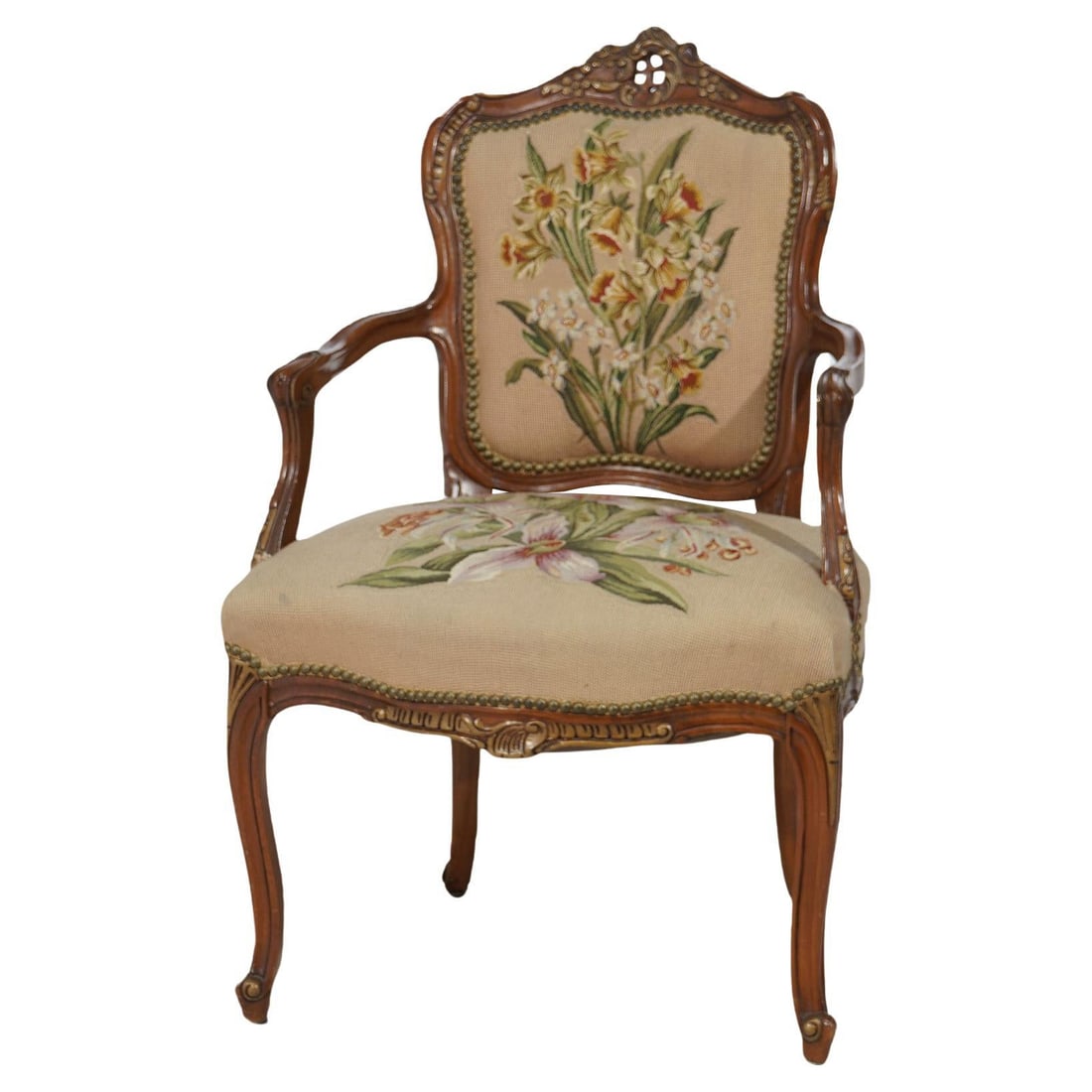 Antique French Rococo Bergere Chair Mahogany Gilt Tapestry C1920: Antique French Rococo Bergere Chair Mahogany Gilt Tapestry C1920 This exquisite antique French Rococo style bergere chair, dating back to circa 1920, features a finely crafted parcel gilt mahogany fra